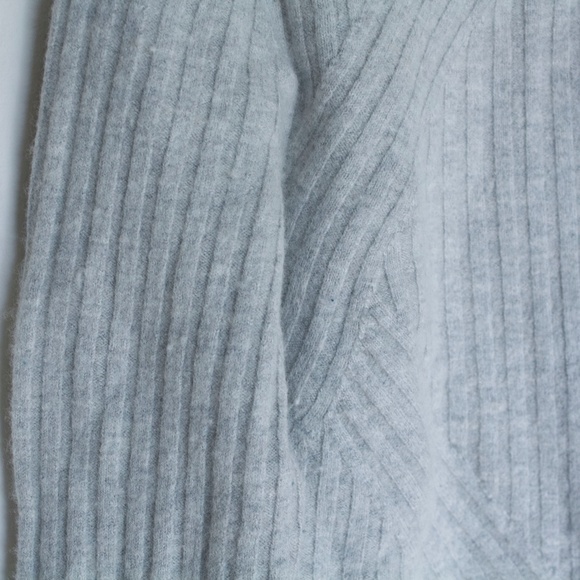 Babaton Aritzia fitted light grey wool sweater - Picture 5 of 5